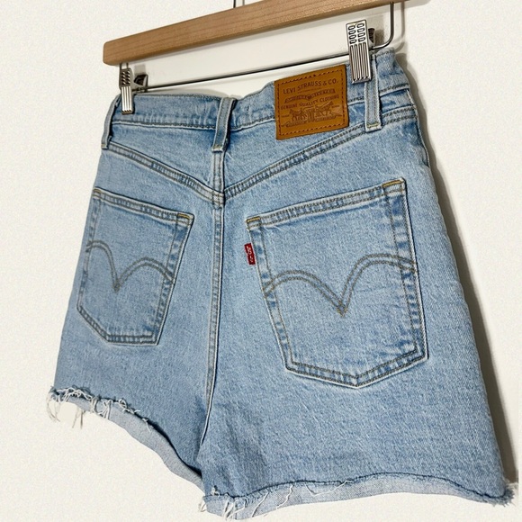 Levi’s Ribcage Short - Picture 8 of 8